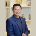 Milton Seigi Hayashi explica a preferência crescente por próteses menores em busca de naturalidade e equilíbrio estético.