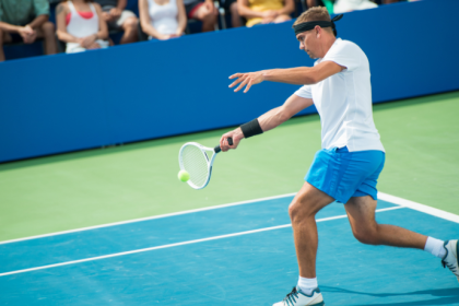 Descubra como a inteligência artificial está revolucionando a análise e o desempenho no tênis profissional.