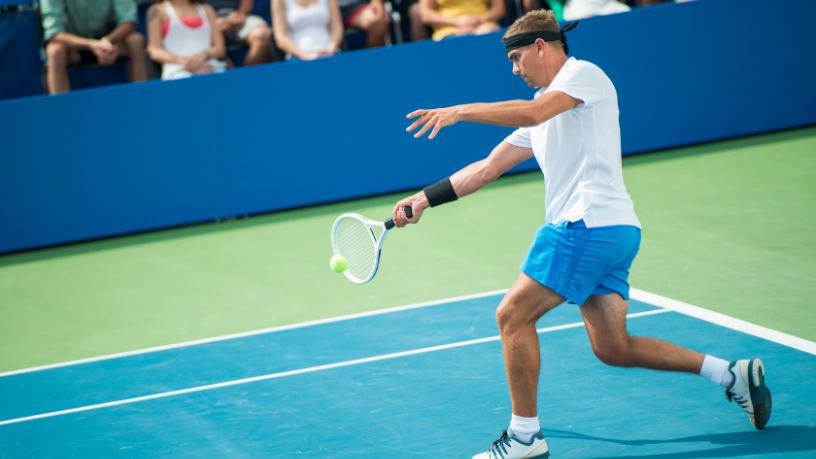 Descubra como a inteligência artificial está revolucionando a análise e o desempenho no tênis profissional.